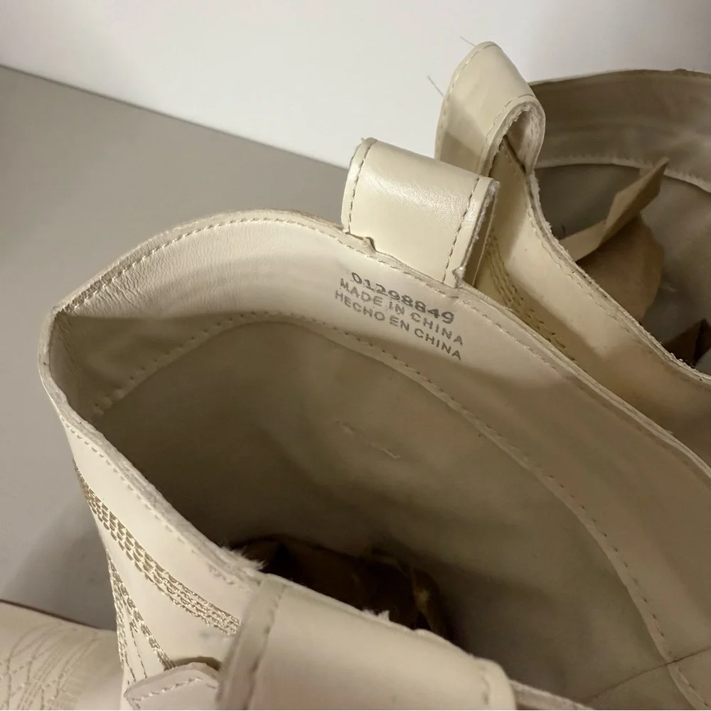 Forever 21 Stylish Cream Western Boots‎ - Picture 5 of 6